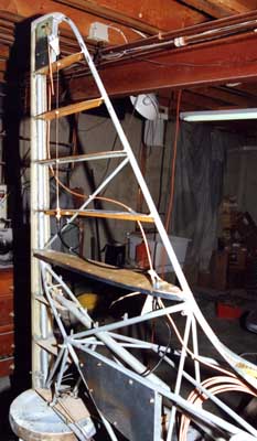 Ribs and wires in the tail