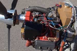 Mounted engine from the left and above